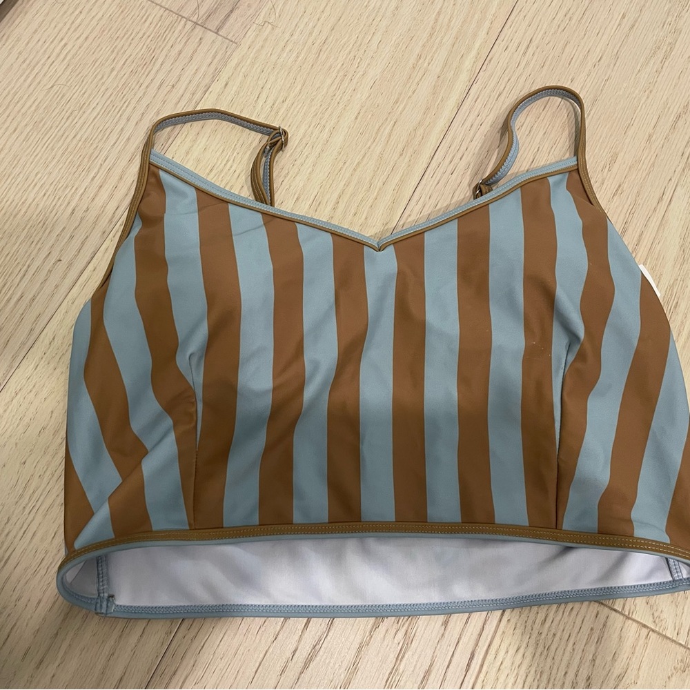 V’d crop top Kortni Jean